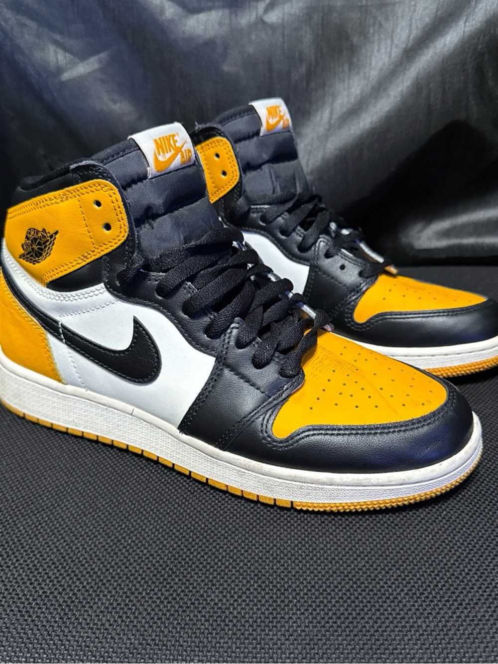 Nike Air Jordan 1 Retro High Top Yellow Black White / Boy Size 7Y / Men 7 / W8.5